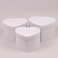 Комплект білих велюрових коробок для квітів Серце 3 шт. 39873