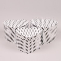 Комплект білих коробок для квітів Серце в чорний горошок 3 шт. 39890